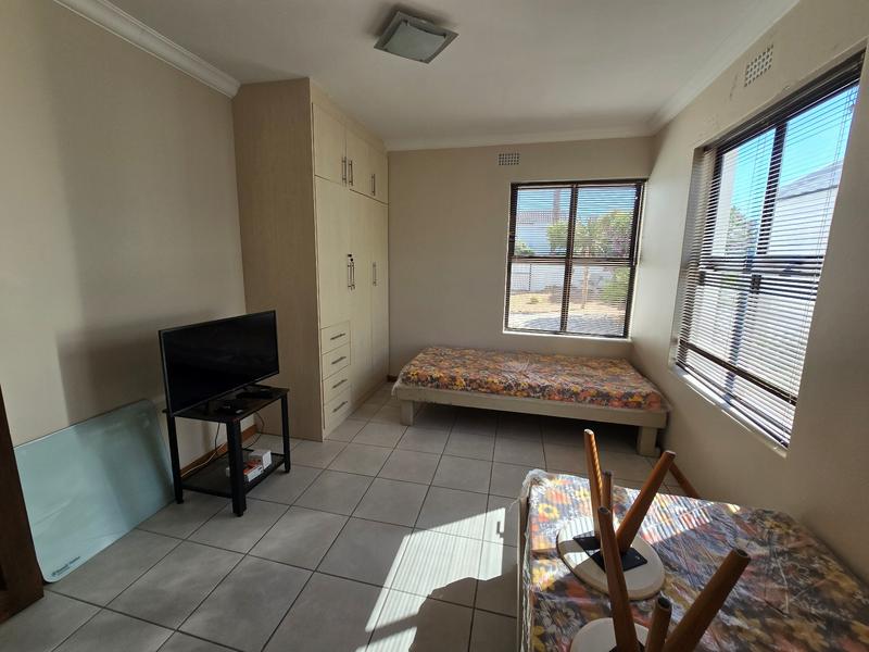 5 Bedroom Property for Sale in Golden Mile Western Cape
